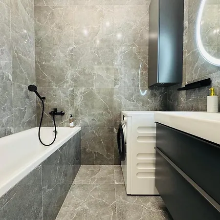 Lam Gold- Terrace - Free Parking Apartment *