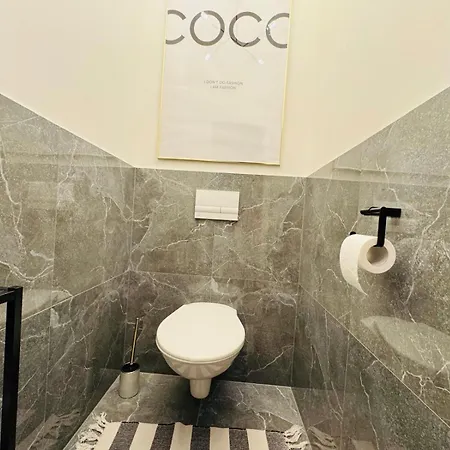 Lam Gold- Terrace - Free Parking Apartment *